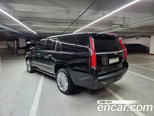 Cadillac Escalade 2018 — Photo 11/11