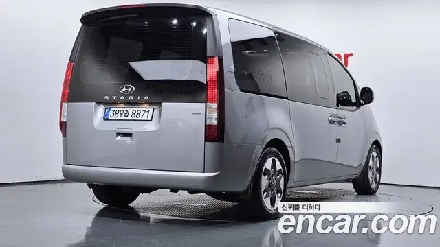 Hyundai Staria 2023 — Фото 2/20