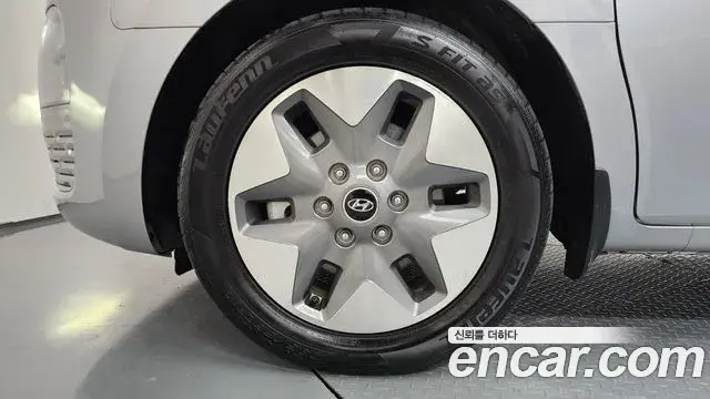 Hyundai Staria 2023 — Фото 5/20