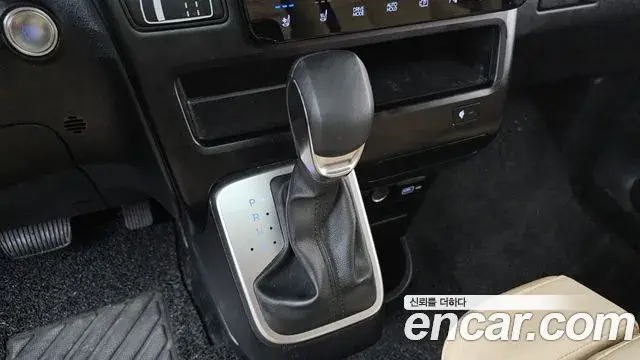 Hyundai Staria 2023 — Фото 9/20