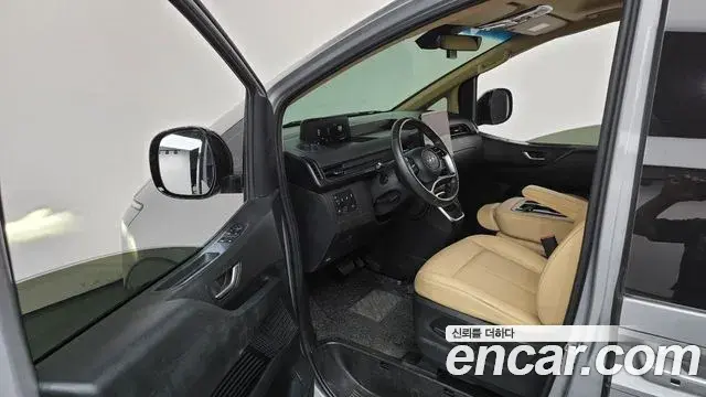 Hyundai Staria 2023 — Фото 10/20