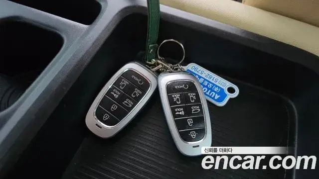 Hyundai Staria 2023 — Фото 16/20