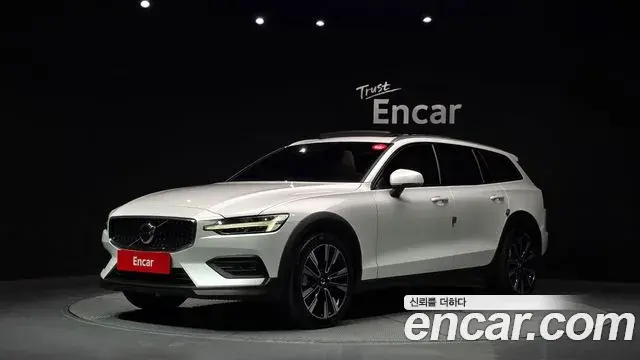 Volvo V60 Cross Country 2022 — ფოტო 2/36