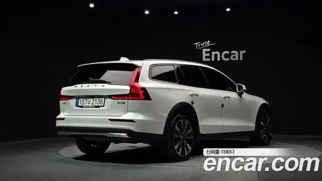 Volvo V60 Cross Country 2022 — ფოტო 29/36