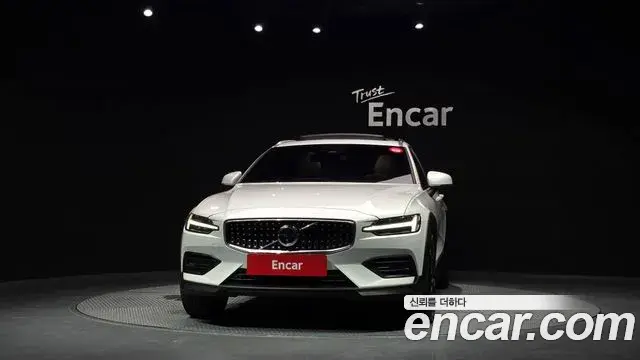 Volvo V60 Cross Country 2022 — ფოტო 32/36