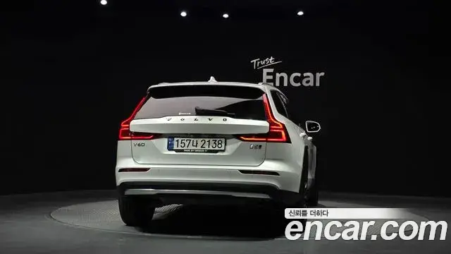 Volvo V60 Cross Country 2022 — ფოტო 9/36