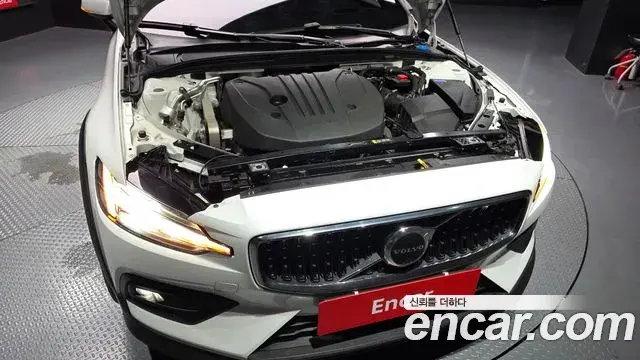 Volvo V60 Cross Country 2022 — ფოტო 3/36
