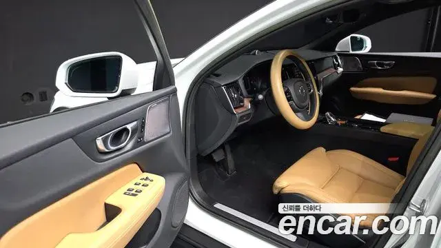 Volvo V60 Cross Country 2022 — ფოტო 15/36