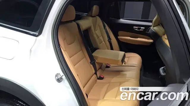Volvo V60 Cross Country 2022 — ფოტო 6/36