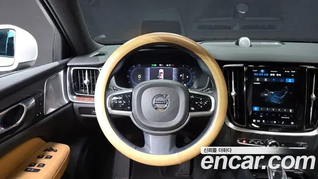 Volvo V60 Cross Country 2022 — ფოტო 20/36