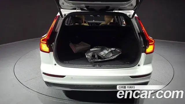 Volvo V60 Cross Country 2022 — ფოტო 13/36