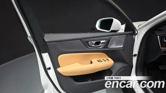 Volvo V60 Cross Country 2022 — ფოტო 24/36