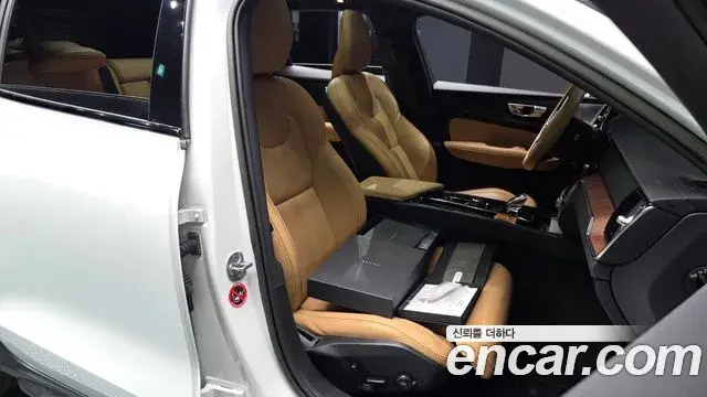 Volvo V60 Cross Country 2022 — ფოტო 10/36