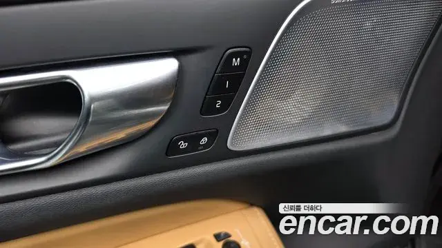 Volvo V60 Cross Country 2022 — ფოტო 30/36