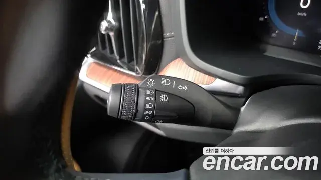Volvo V60 Cross Country 2022 — ფოტო 31/36