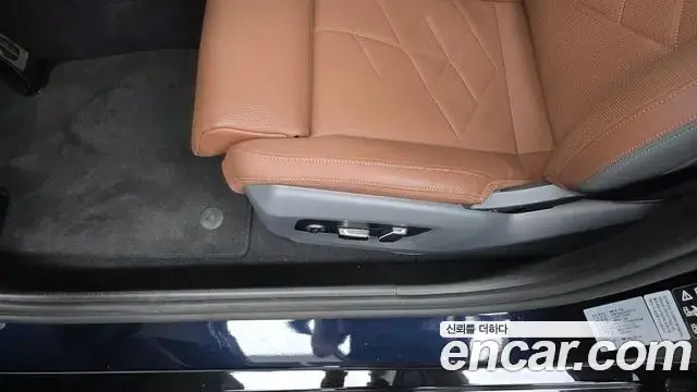 BMW 5 Series 2025 — ფოტო 29/33