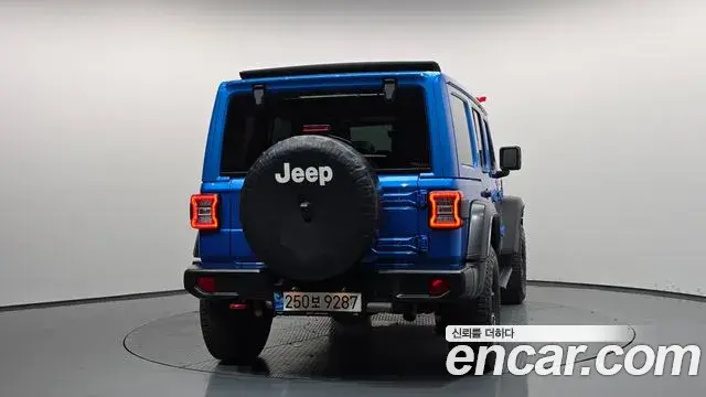 Jeep Wrangler 2021 — Фото 4/20
