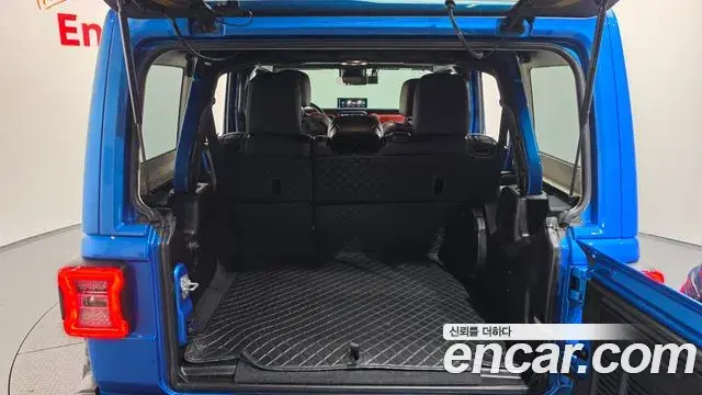 Jeep Wrangler 2021 — Фото 19/20