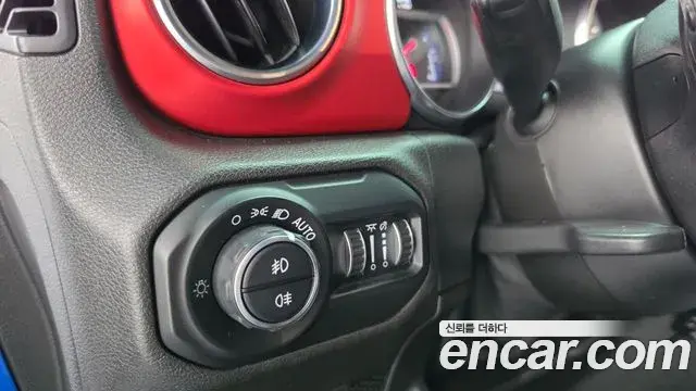 Jeep Wrangler 2021 — Şəkil 32/33