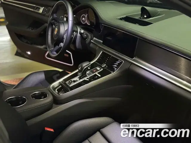 Porsche Panamera 2023 — Photo 5/20