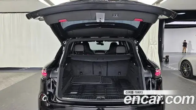 Porsche Cayenne 2021 — Фото 20/20