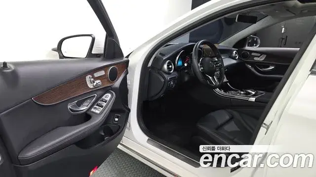 Mercedes-Benz C-Class 2020 — Фото 10/20