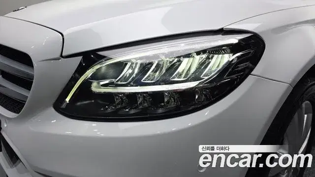 Mercedes-Benz C-Class 2020 — ფოტო 29/30