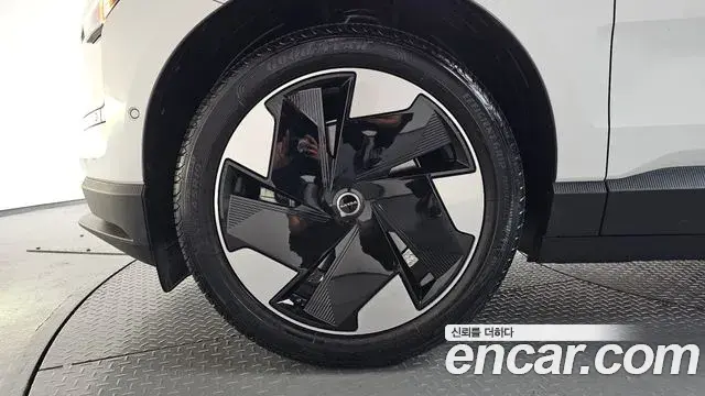 Volvo EX30 2025 — Photo 9/32