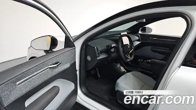 Volvo EX30 2025 — Photo 19/32
