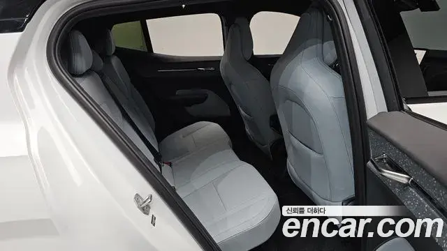 Volvo EX30 2025 — Photo 22/32