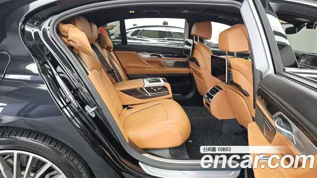 BMW 7 Series 2021 — Фото 12/20