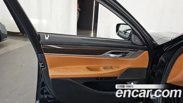 BMW 7 Series 2021 — ფოტო 33/41