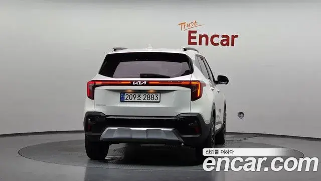 Kia Seltos 2023 — Şəkil 16/30