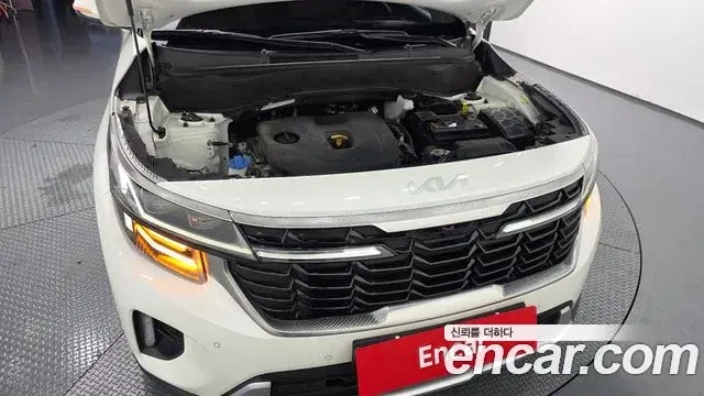 Kia Seltos 2023 — Şəkil 28/30