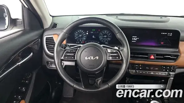 Kia Seltos 2023 — Şəkil 15/30