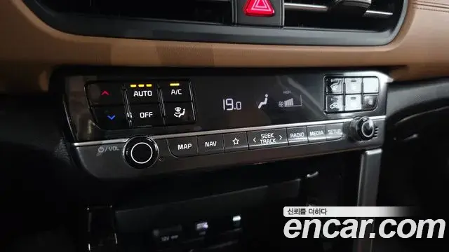 Kia Seltos 2023 — Şəkil 25/30