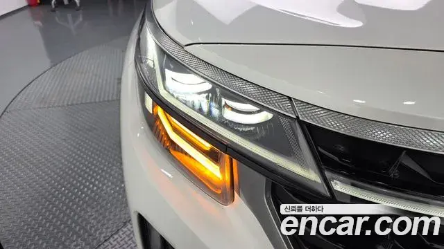 Kia Seltos 2023 — Şəkil 27/30