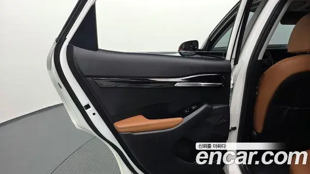 Kia Seltos 2023 — Şəkil 9/30