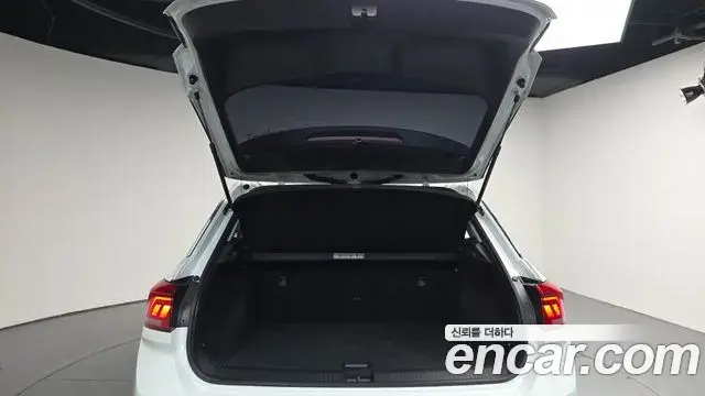 Volkswagen T-Roc 2021 — Şəkil 19/32