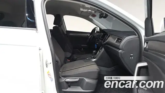 Volkswagen T-Roc 2021 — Şəkil 27/32