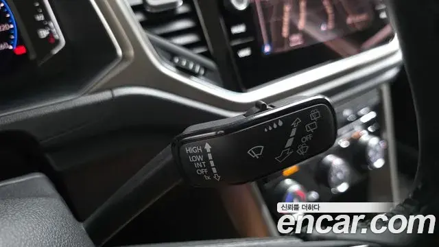 Volkswagen T-Roc 2021 — Şəkil 31/32