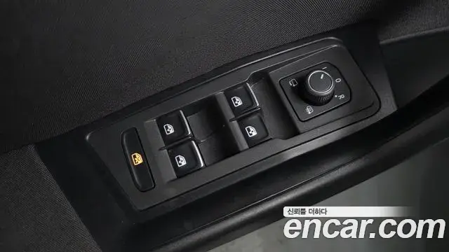 Volkswagen T-Roc 2021 — Şəkil 28/32