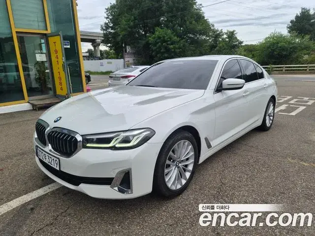 BMW 5 Series 2020 — Şəkil 9/20