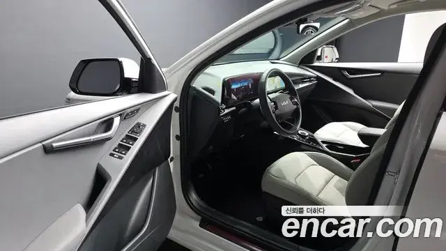 Kia Niro 2025 — Фото 10/20