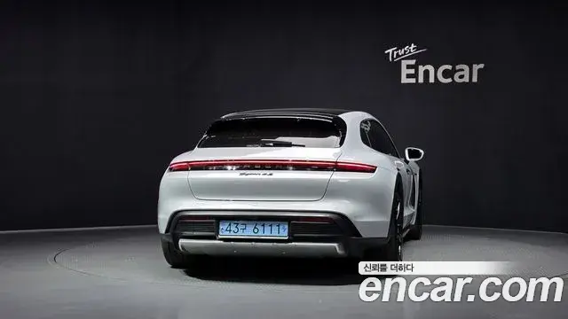 Porsche Taycan 2022 — Photo 24/32