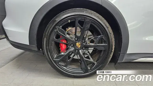 Porsche Taycan 2022 — Photo 13/32