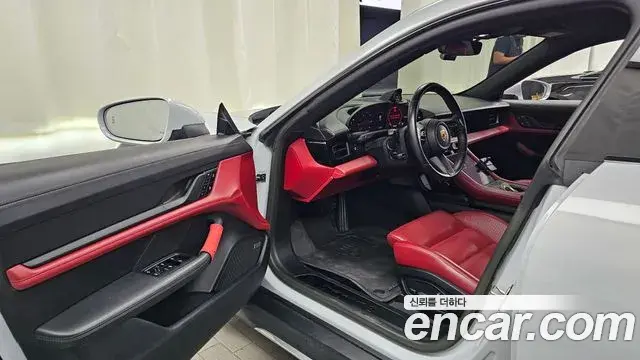 Porsche Taycan 2022 — Photo 30/32