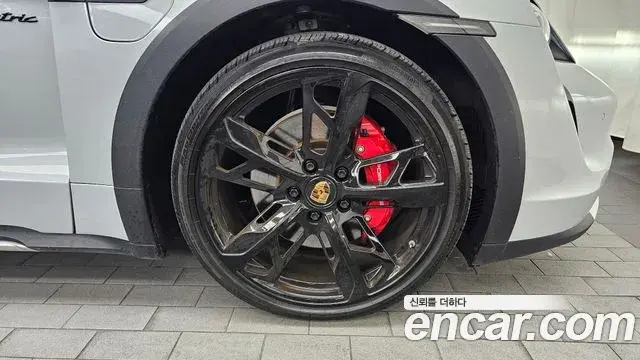 Porsche Taycan 2022 — Photo 4/32