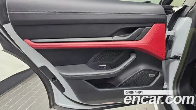 Porsche Taycan 2022 — Photo 14/32