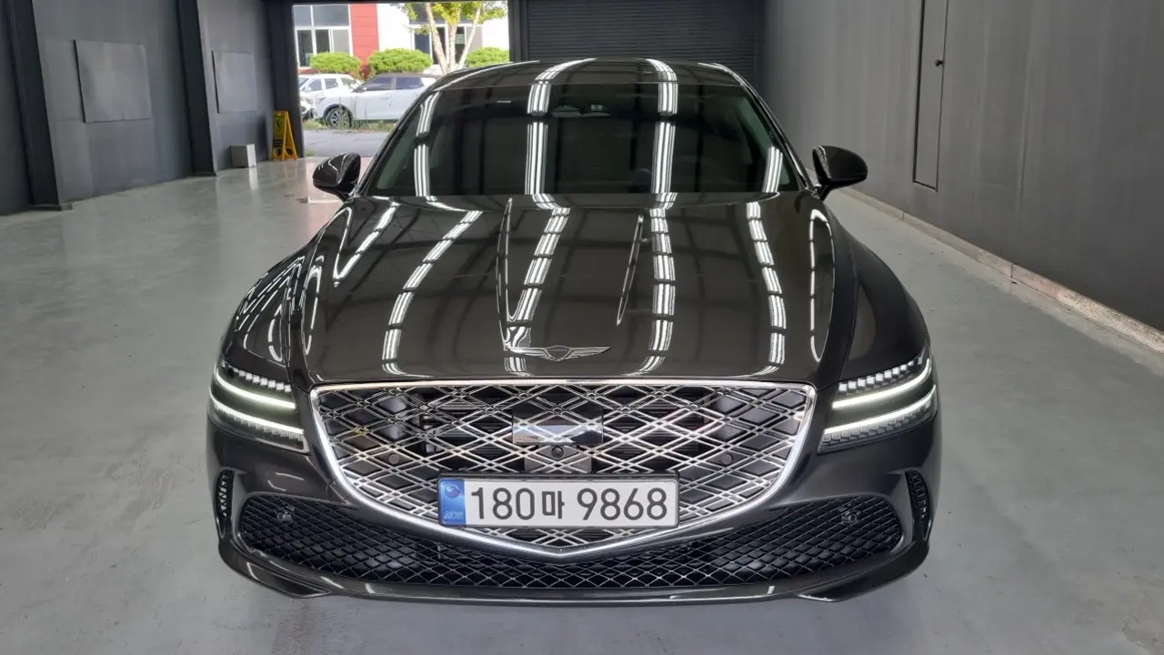Genesis Electrified G80 2024 — Photo 2/18